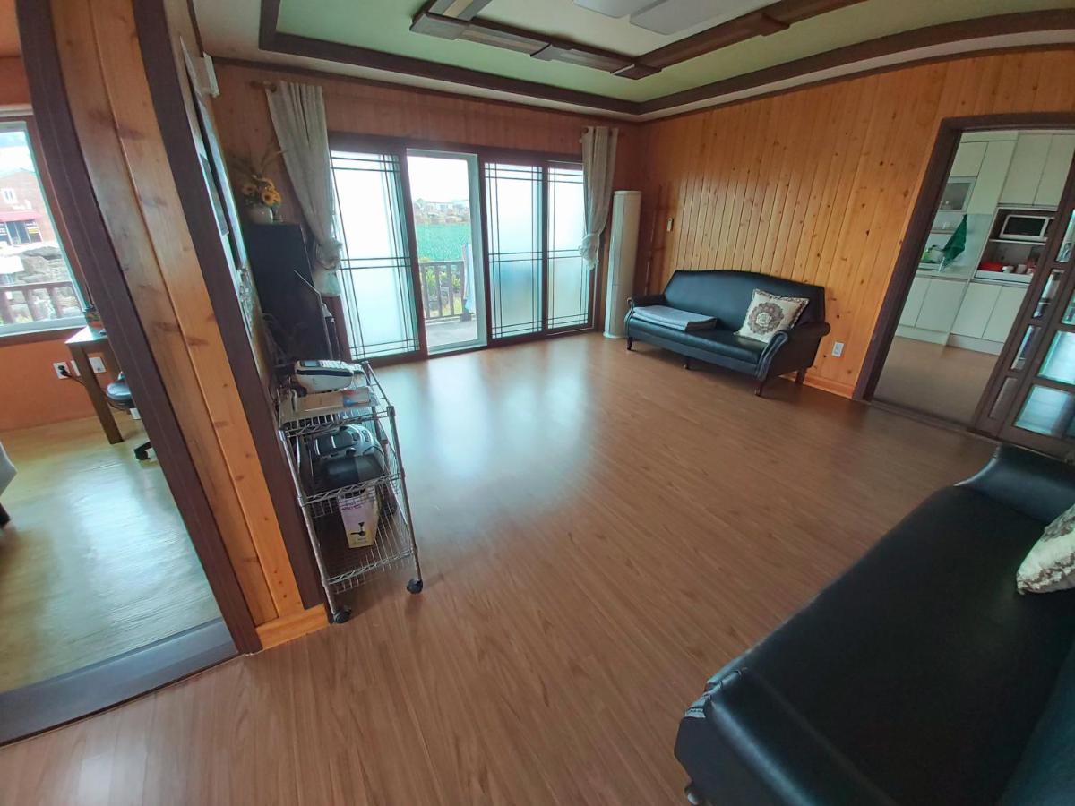 ฟีลลิง กู๊ด เฮาส์ Hotel เมืองเชจู ภายนอก รูปภาพ
